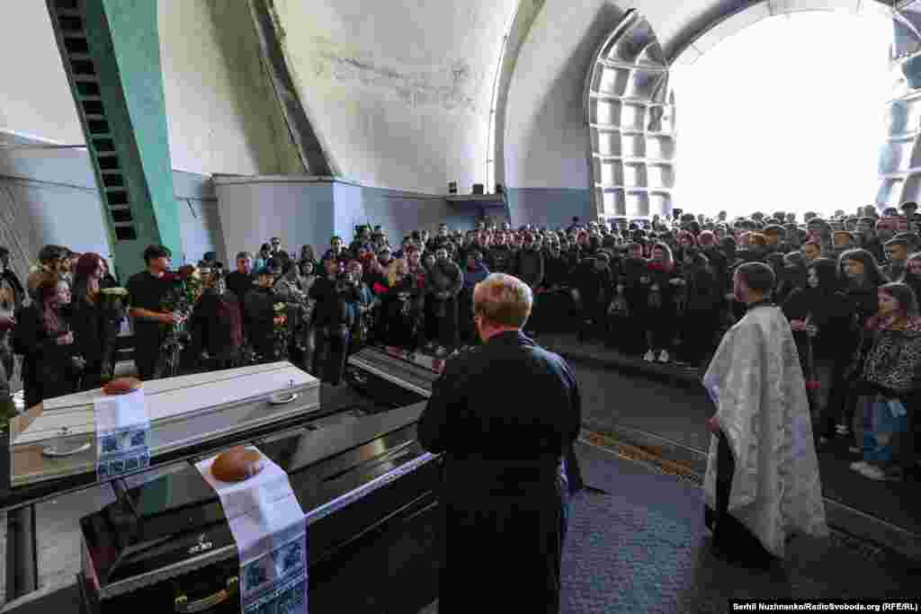 Прощання з 17-річним Данилом Худею та його батьками, які загинули під час атаки РФ