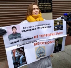 Пикетта күтәрелгән плакатларның берсе