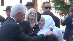 Clinton, Vucic Arrive For Srebrenica Ceremony