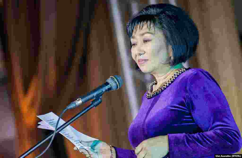 Алгачкы ырлары мектеп курагында жазылып, райондук, облустук, республикалык гезит-журналдарга, альманахтарга жарыяланып келген.&nbsp;