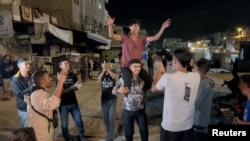 Газалыктар ок атууну токтотуу макулдашылганын майрамдап жатышат. Хан-Юнис, 9-октябрь 2025-жыл