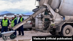 Градежни работници. Илустрација. 