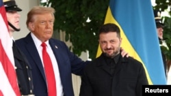 Зустріч Дональда Трампа (л) і Володимира Зеленського, 18 серпня 2025 року