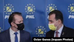 Duritatea mesajelor începe să crească în confruntarea din PNL, iar nervii cedează în mai multe organizații. Imagine cu candidații: Florin Cîțu (stânga) și Ludovic Orban (dreapta)