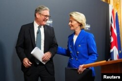 Premierul britanic Keir Starmer și președinta Comisiei Europene, Ursula von der Leyen, la o conferință de presă în cadrul summitului Regatul Unit–UE, desfășurat pe 19 mai 2025 la Lancaster House, Londra.