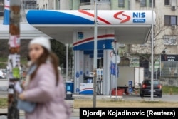 Заправка сербської нафтової компанії NIS, контрольний пакет акцій якої належить російському виробнику нафти «Газпромнєфть». Сербія, Белград, 15 січня 2025 року