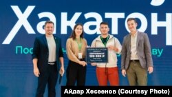 Уртада Урал Озбаян һәм Райнур Хәсәнов