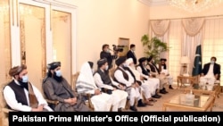 هیئت گروه طالبان حین دیدار با عمران خان صدراعظم پاکستان در اسلام آباد. December 18, 2020