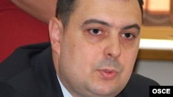 "Svi koji na Kosovu žive to jako dobro znaju da se to tamo dešavalo, ali zato što su podlegli tim pritiscima neće javno o njima da govore", kaže za RSE Petar Miletić.