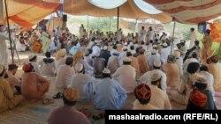 د میرلي خلک په ډرون برید کې د ماشومانو د وژل کېدو خلاف پرلت کې ناست دي - انځور مې ۲۴، کال ۲۰۲۵ز
