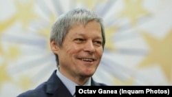 Dacian Cioloș a fost propus premier de președintele Iohanis și în 2015 după incendiul din clubul Colectiv. El a fost susținut atunci de PNL și PSD, cu anumite condiții. 