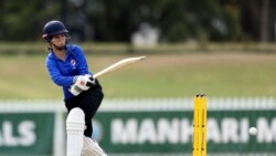 د افغان میرمنو د کرکټ ټیم د لوبو ډګر ته راوګرځېد
