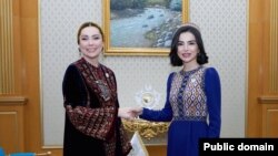 Саида Мирзиёева ва Ўғулжаҳон Атабаева. Арқадағ шаҳри, Туркманистон. 29 март, 2025 йил. 