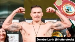 Украинский боксер, крымчанин Александр Усик. Киев, 11 декабря 2015 года