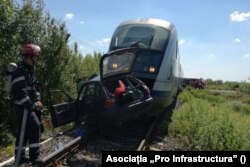 Road accident in Romania: a train hits a car