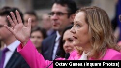 Președinta USR, Elena Lasconi, rămasă fără sprijinul partidului la alegerile prezidențiale din luna mai, a cerut AEP să verifice dacă partidul folosește banii pentru campania lui Nicușor Dan. 