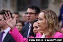Elena Lasconi a fost presată să se retragă din cursă în favoarea lui Nicușor Dan.
