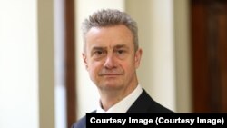 Ambasadori i Mbretërisë së Bashkuar në Kosovë, Jonathan Hargreaves. Fotografi nga arkivi. 
