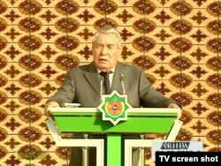 Türkmen metbugaty biraz öň Mälikguly aganyň uruş ýyllarynda, mekdep okuwçysy wagty ýazan goşgusyny ile ýetiripdi.