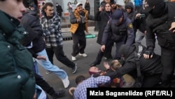 Poliția georgiană dispersează violent protestele de la Tbilisi 