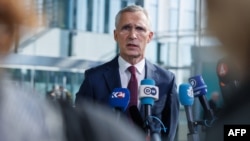  Secretarul general al NATO, Jens Stoltenberg, face declarații înaintea reuniunii miniștrilor NATO ai apărării la sediul NATO din Bruxelles, pe 13 iunie 2024. 