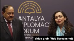 Presidentja e Kosovës, Vjosa Osmani, takohet me ministrin e Jashtëm të Sudanit, Ali Yousuf al-Sharif, në Antalia, Turqi, 12 prill.