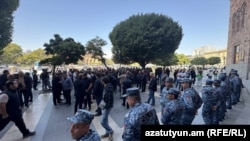 Armenia - Truck drivers demonstrate in front of the main government building in Yerevan, October 16, 2025.