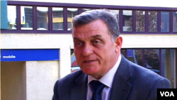 Ramuš Tahiri: Mi ovde tumačimo sporazume, a postoji koordinaciono telo, sastavljeno isključivo od Srba, koje treba da izradi statut Zajednice. Oni nisu napravili predlog statuta, ili su ga napravili, a nisu predali kosovskim institucijama, iako treba da ga usvoje vlada i parlament. Tako da cela stvar stoji zbog statuta.