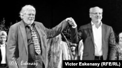 Scenograful Duncan Hayler cu regizorul și intendentul general de la Gera, Kay Kuntze