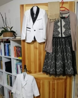 Običaj je da se na Bajram oblači nova ili svečana odjeća. Na fotografiji je odjeća koju je doktorica Safija spremila sa svoje troje djece.