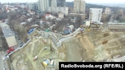 Будівництво на ділянці по вулиці Кіквідзе, 41-43 у розпалі