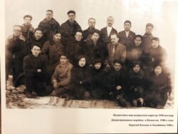 Казакстанга депортацияланган корейлер тобу. 1940-жыл.