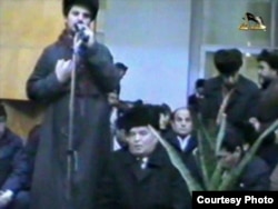 В декабре 1991 года Тахир Юлдаш, объявивший себя «эмиром Намангана», заставил «встать на колени» приехавшего в Наманган Ислама Каримова.