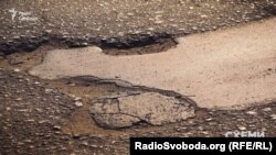 Дорожне покриття на вулиці Васильківській