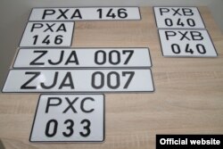 Plăcuțe auto neutre