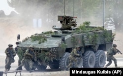 Pjesëtarë kroatë të NATO-s gjatë një stërvitjeje ushtarake.