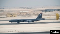 АҚШ әуе күштерінің ұщағы Катардағы Әл-Удейд әуе базасына қонған сәт. 