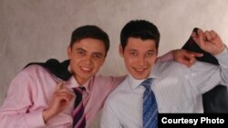 "Райян" төркеме җырчылары Азат Адиев (с) һәм Вәли Фәзлиәхмәтов