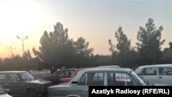 Түркмөнстандагы автоунаалар. Архивдик сүрөт.