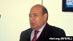 آذرخش حافظی، آگاه امور اقتصادی