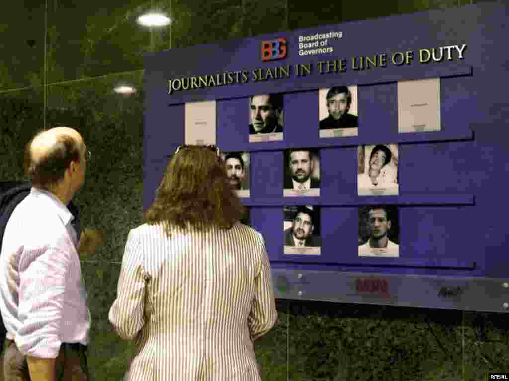 Вашингтондогу "Newseum" музейиндеги эскерүү тактасында Алишера Саиповдун ысымы жазылды, 