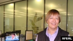 «Республика» тәуелсіз газеті редакциялық алқасының төрайымы Ирина Петрушова Азаттық радиосының редакциясында қонақта. Прага, 7 қазан 2009 жыл.