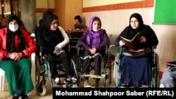 زنان و دختران نیز بخشی از جامعه معلولان افغانستان را تشکیل می دهند.