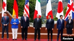 Лідери країн «Групи семи» (зліва направо): Джастін Трюдо (Канада), Анґела Меркель (Німеччина), Дональд Трамп (США), Паоло Джентілоні (Італія), Еммануель Макрон (Франція), Сіндзо Абе (Японія) та Тереза Мей (Велика Британія), травень 2017 року