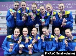 У 2017 році Конгрес Міжнародної федерації плавання (FINA) перейменував синхронне плавання на «артистичне».