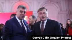 Marcel Ciolacu și Crin Antonescu la congresul Partidului Social Democrat pentru desemnarea candidatului partidului la alegerile prezidenţiale, 2 februarie 2025.