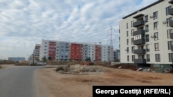 Blocuri de locuințe aflate în construcție în orașul Popești-Leordeni.