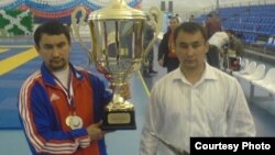 Близнецы Кадыл (слева) и Адиль Сапаровы. Фото из личного архива.