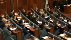 Deputetët e rinj të PDK-së në sallën plenare. 15 prill 2025. 