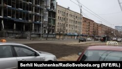Наслідки російських обстрілів по району станції метро «Лук’янівська» в Києві, фото ілюстративне